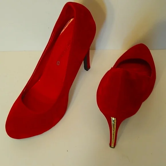 Body Center Heels Shoes Women have a little Scratches are inside of heels. - Picture 10 of 14